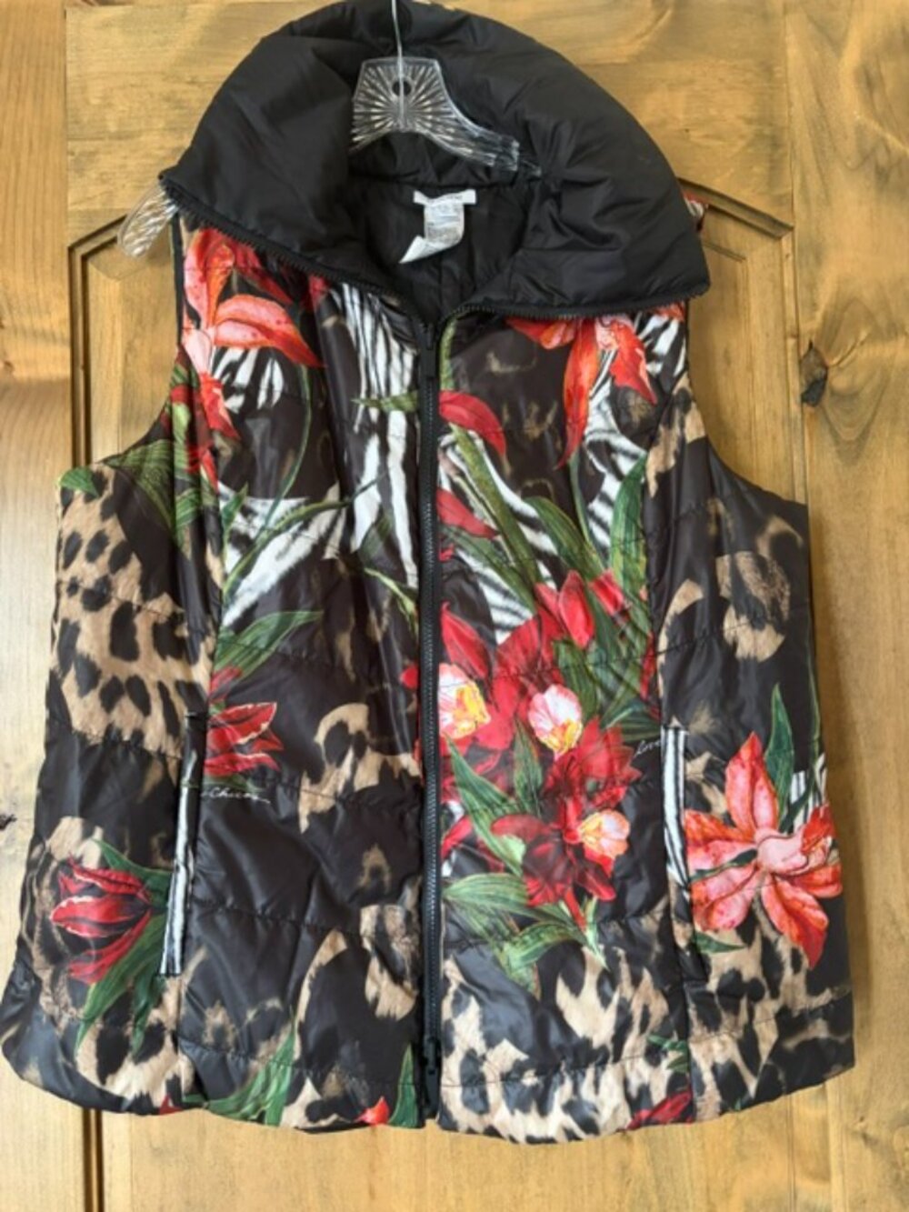 CHICO'S NWT Floral Puffer Vest Chicos size 3-Extra Large. STUNNING!